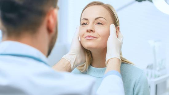 Cirugía plástica en verano: desmontamos los mitos más comunes junto a los expertos