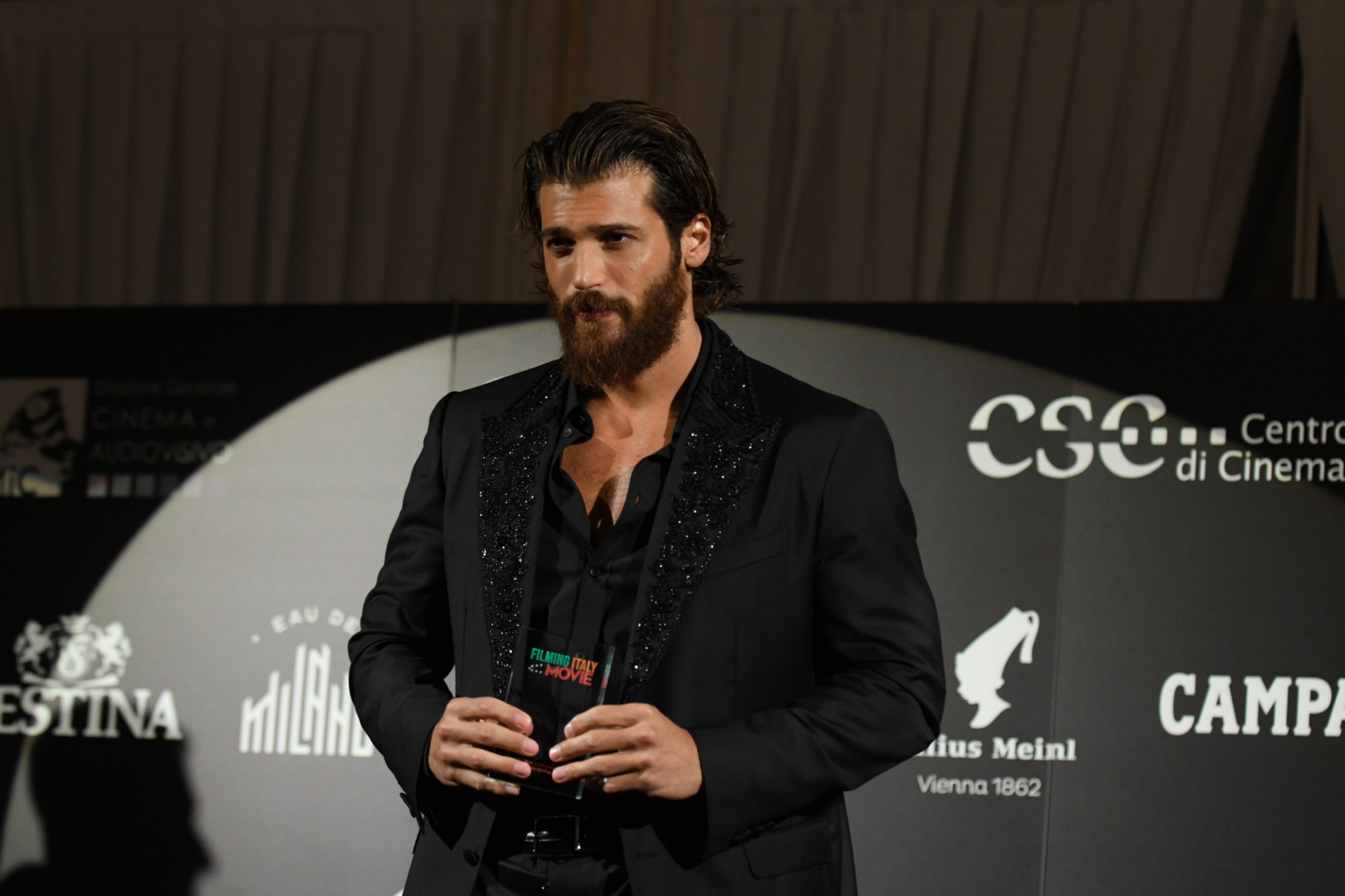 Can Yaman se corona como el mejor actor turco según IMDB y estos son los motivos