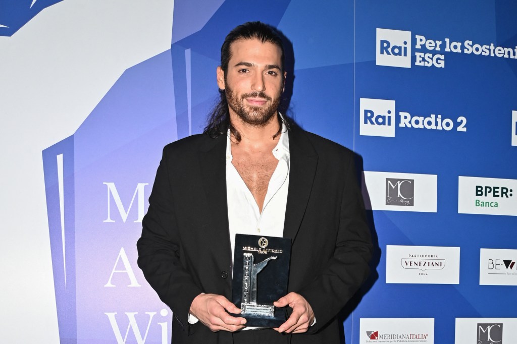 Can Yaman se corona como el mejor actor turco según IMDB y estos son los motivos