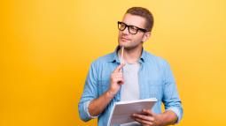 Cómo se escribe: ¿rayar o rallar?