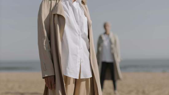 Massimo Dutti tiene las camisas de lino rebajadas que prometen arrasar entre las mujeres +50 que veranean en el norte