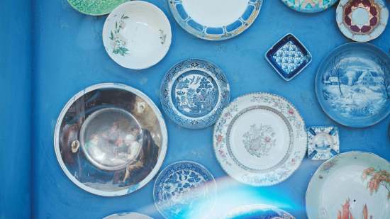 El Corte Inglés le hace la competencia a Primark o Tiger y rebaja las vajillas más coloridas con las que vestir la mesa este verano