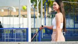 El pantalón corto de Skechers por poco más de 20 euros y otras prendas ligeras, cómodas y en rebajas para hacer deporte en verano