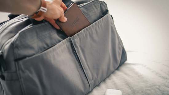 Ni Carrefour ni Aldi: la bolsa de viaje compacta para no facturar maleta este verano y tirada de precio está en Alcampo