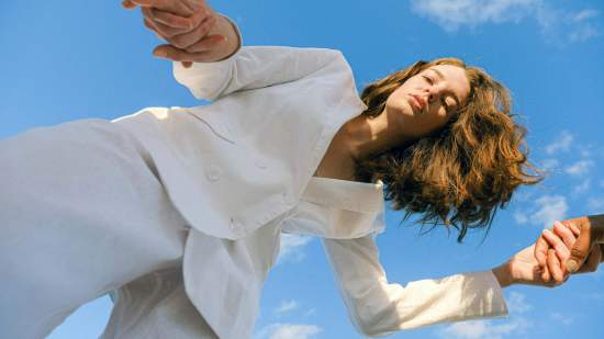 Rebajas de Parfois: seis pantalones fresquitos, holgados y favorecedores que prometen triunfan entre las mujeres de 50 y 60 años este verano