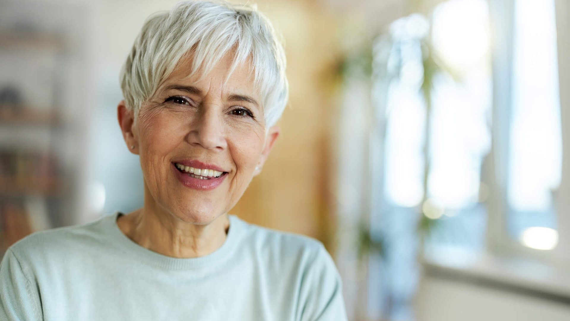 Cinco cortes de pelo fresquitos para mujeres de 50 y 60 años que recomiendan los peluqueros para verano