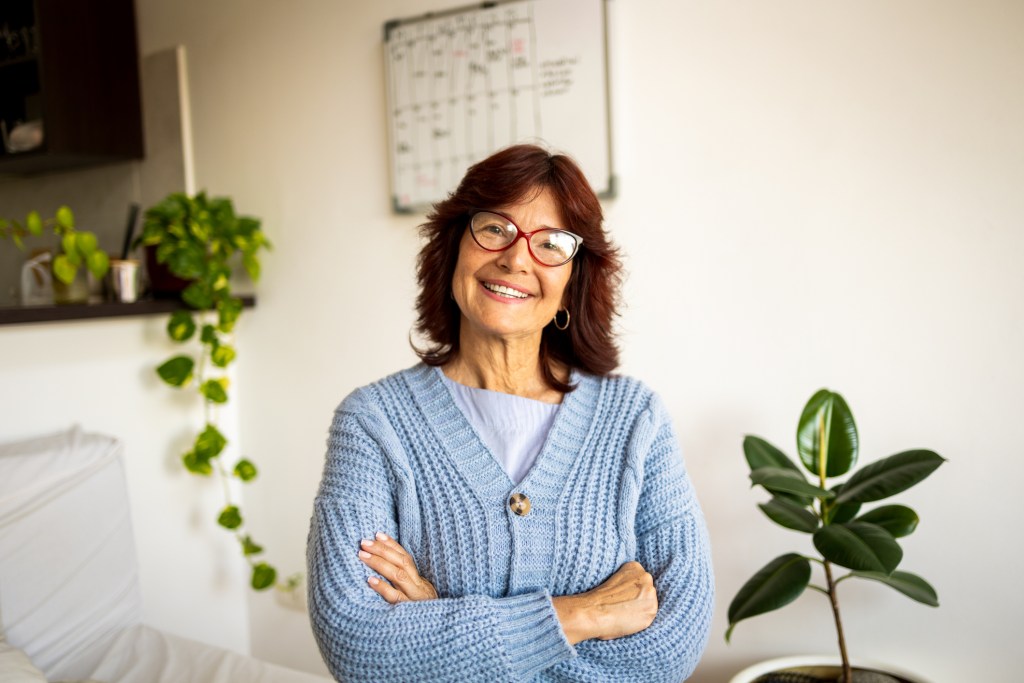Cinco cortes de pelo fresquitos para mujeres de 50 y 60 años que recomiendan los peluqueros para verano