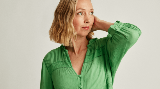 Cortefiel rebaja de 80 a 30 euros el vestido que las mujeres +50 prometen agotar para eventos este verano: elegante, cómodo y favorecedor