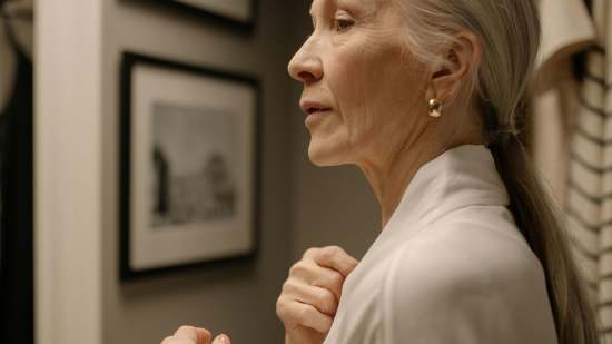 Parfois rebaja los pendientes pequeños que adoran las mujeres +50 de pelo corto para llevar en verano