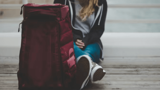 Cada vez son más las que se animan a viajar solo con una mochila.