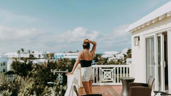 Cortefiel rebaja a menos de 20 euros las bermudas de lino más cómodas y fresquitas para llevar con camisetas y blusas este verano