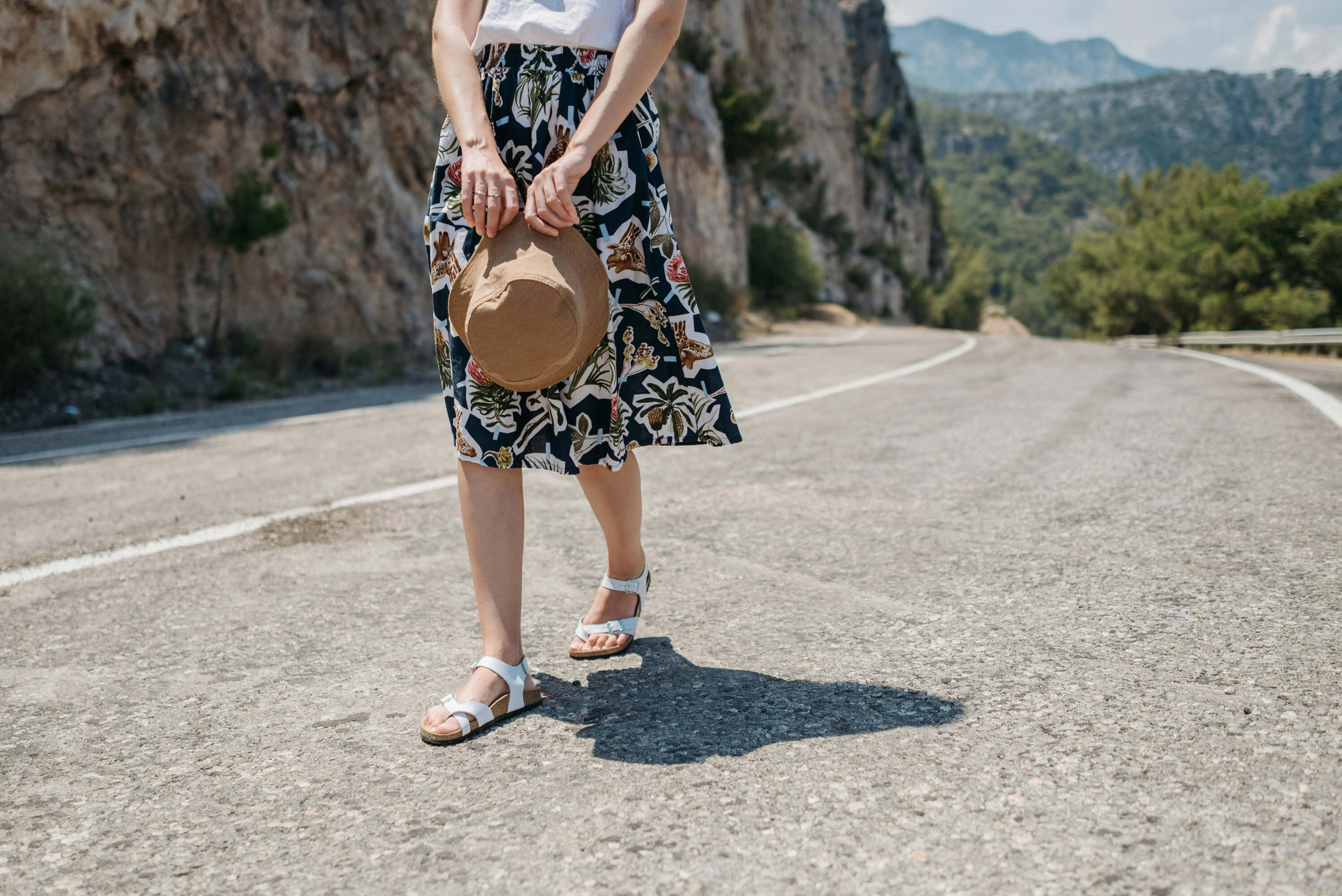 El Corte Inglés rebaja a poco más de 30 euros las sandalias de Skechers de tela que adoran las mujeres de 50 y 60 para verano por su ligereza y sujeción