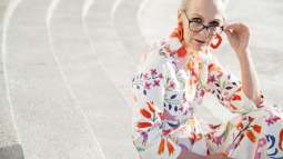 Cortefiel tira la casa por la ventana rebajando de 80 a 20 euros los vestidos sueltecitos que adoran las mujeres +50 porque estilizan y son elegantes