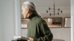 Vicky Martin Berrocal o Nuria Roca ya lucen el peinado que triunfa entre las mujeres +50 en verano: fresquito y con efecto rejuvenecedor