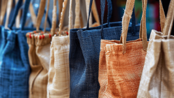 Bolsas de tela ordenadas