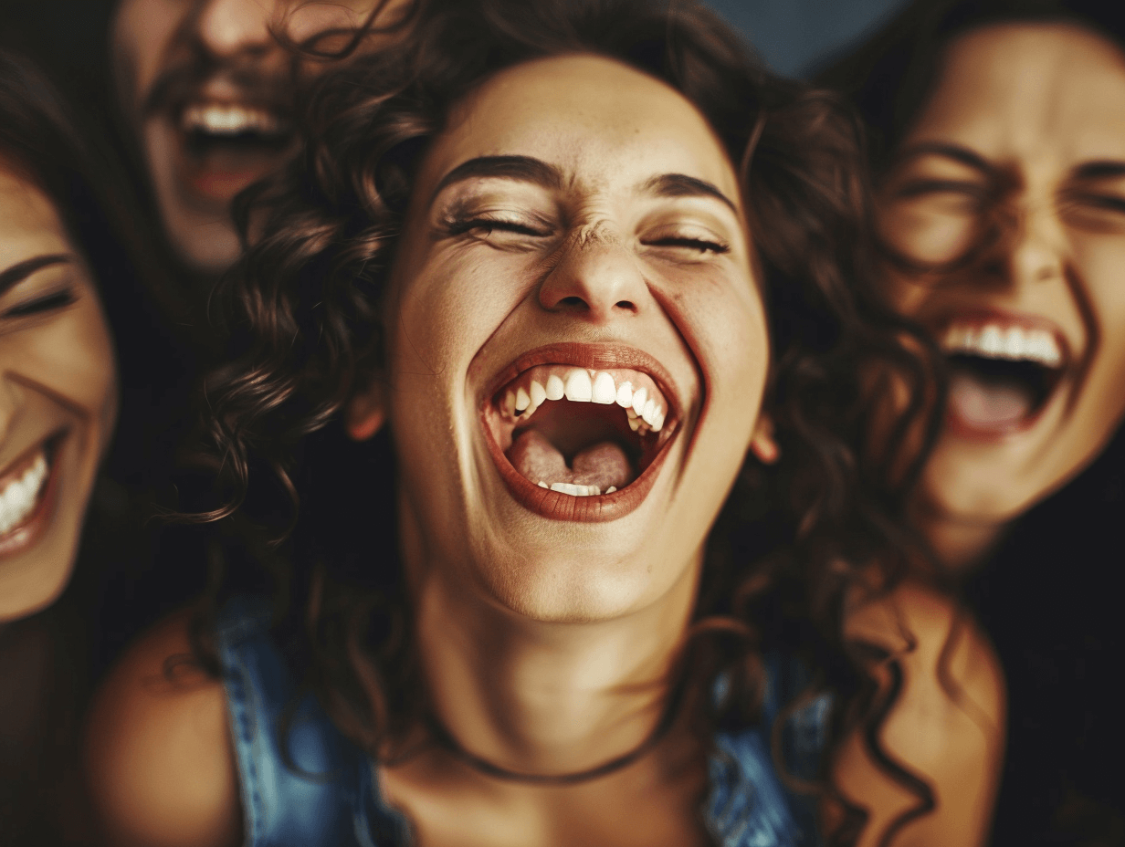 Tres mujeres sonrientes