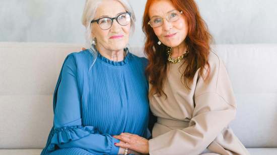 El nuevo vestido de invitada de Mango por menos de 40 euros que enamorará a las mujeres de 50 años porque estiliza y es elegante para una boda en agosto