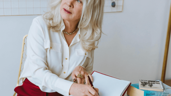 Las camisas de Pedro del Hierro por menos de 30 euros que las mujeres +50 agotarán en las rebajas de Cortefiel para la vuelta al trabajo en septiembre