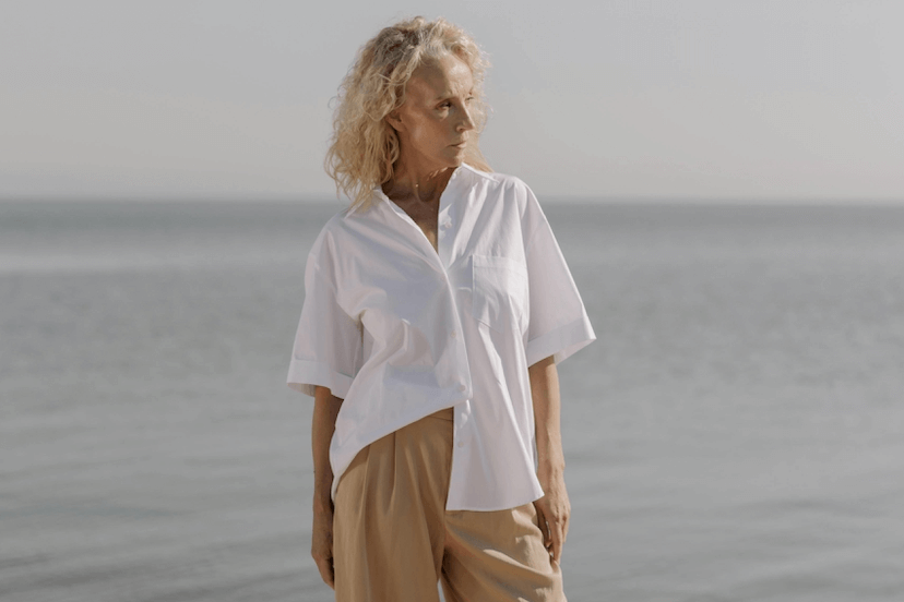 Los pantalones cortos de las rebajas de Carrefour por menos de 8 euros que prometen ser la prenda esencial de las mujeres +50 que veranean en agosto