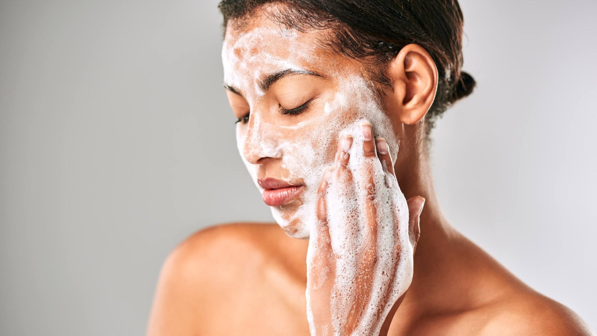 Una farmacéutica analiza el limpiador facial para pieles sensibles de Mercadona: por qué motivo no lo recomienda