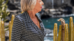 El vestido de 40 euros de Sfera que prometen llevar las mujeres +50 invitadas a las bodas de septiembre porque es elegante y estiliza