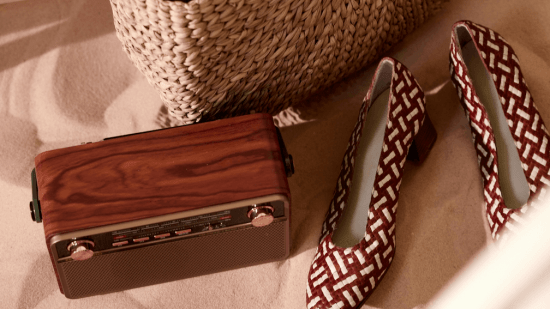 Stradivarius sigue la tendencia de Parfois con estas bailarinas que las mujeres +50 no pararán de llevar en otoño porque son femeninas y elegantes