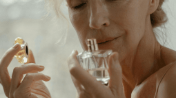 El Corte Inglés rebaja a la mitad los perfumes amanerados que las mujeres de 50 y 60 años comprarán ahora para llevar en los meses de otoño