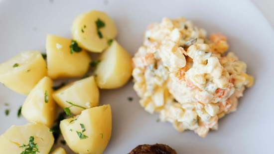 Cinco recetas de ensaladilla rusa para aprovechar este plato fresquito, fácil de hacer y que seduce a todos los gustos en los últimos días de verano