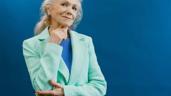 De Zara a Mango: los nuevos trajes de chaqueta que las mujeres +50 están fichando para la vuelta a la oficina porque son baratos, elegantes y estilizan