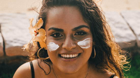 Cómo usar protector solar correctamente: los consejos de una experta para aplicar este producto imprescindible en el cuidado de la piel