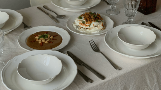 El Corte Inglés se suma a la tendencia de las vajillas retro que usarían nuestras abuelas con estos platos atemporales y minimalistas