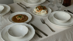 El Corte Inglés se suma a la tendencia de las vajillas retro que usarían nuestras abuelas con estos platos atemporales y minimalistas