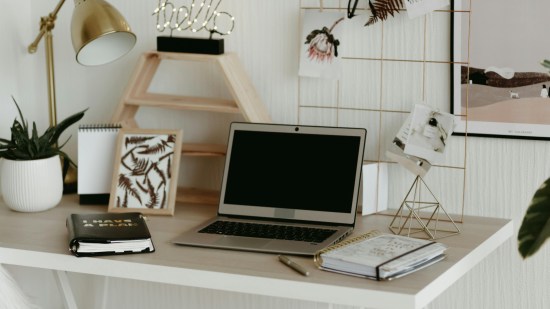 Cinco consejos de organización del método KonMari de Marie Kondo para crear espacios de trabajo en casa donde mejorar la productividad