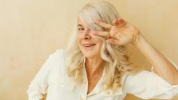 Las mechas que los expertos recomiendan a las mujeres +50 para otoño: cinco opciones que rejuvenecen y aportan vitalidad al cabello