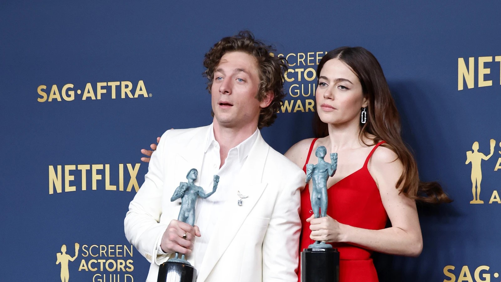 jeremy-allen-white-molly-gordon-ganadores-premio-posan-alfombra-roja_97
