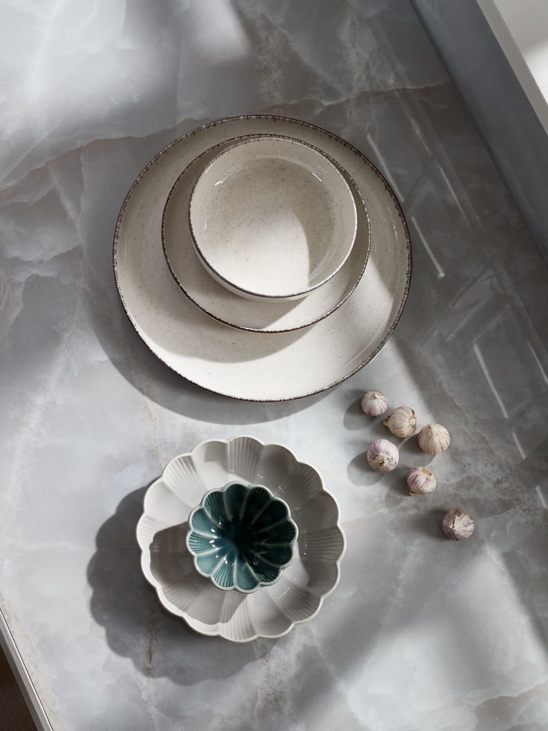 Esta es la alternativa a Ikea o Zara Home para encontrar vajillas bonitas y tiradas de precio con las que vestir la mesa este otoño