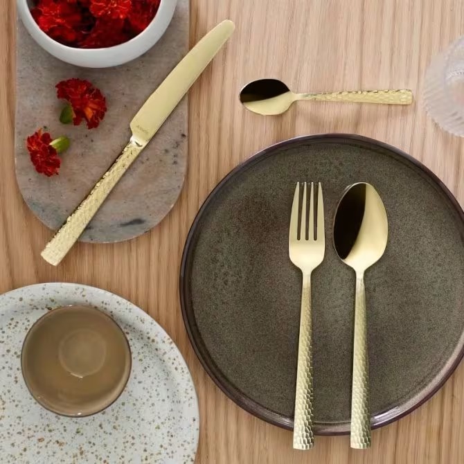 Cubertería dorada - Maisons Du Monde