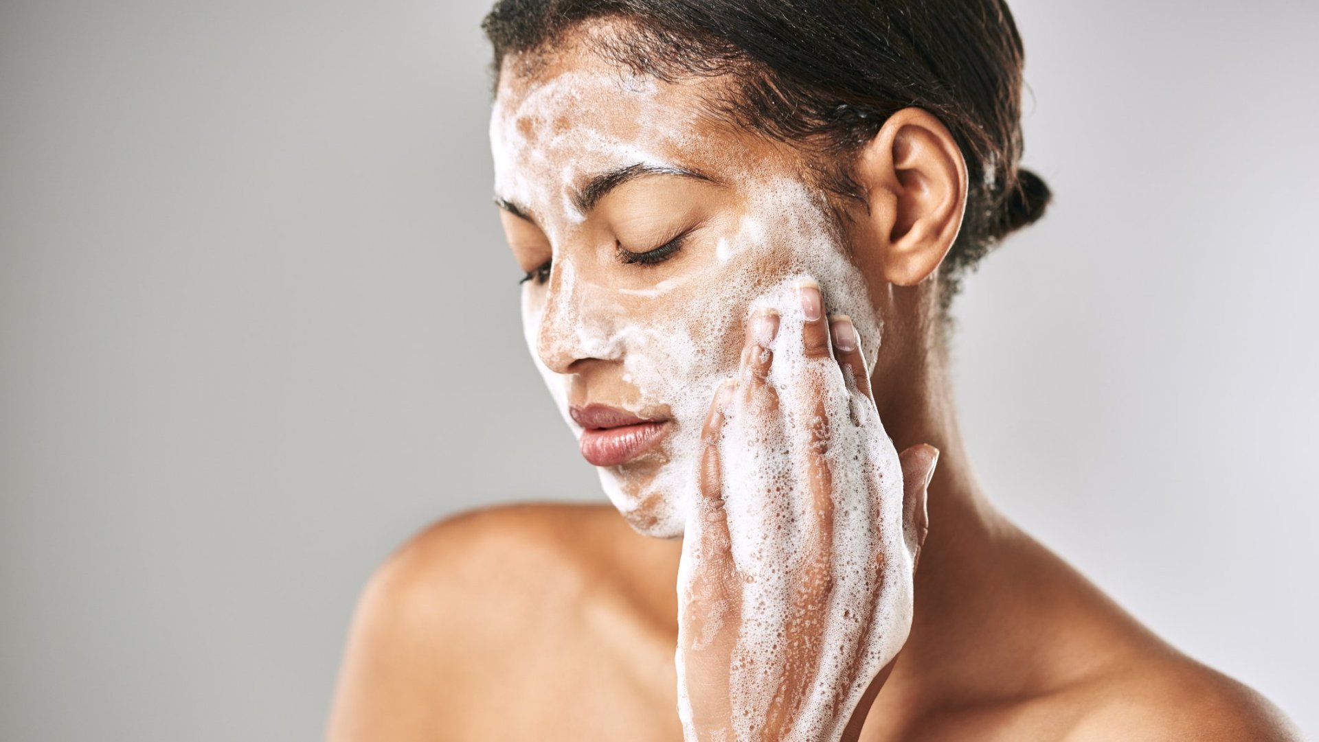 Sanidad retira un cosmético de una popular cadena de supermercados por contaminación bacteriana