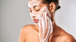 Sanidad retira un cosmético de una popular cadena de supermercados por contaminación bacteriana