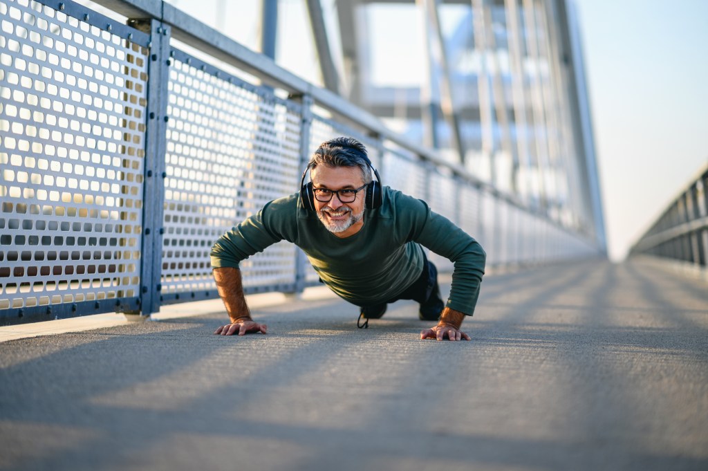 Guía para iniciarse en la calistenia, el sistema de entrenamiento donde se usa el peso corporal para fortalecer la musculatura