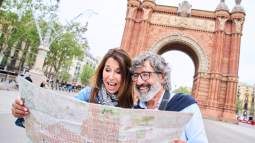 La alternativa a los viajes del Imserso con la que los mayores pueden viajar por España por poco más de 100 euros