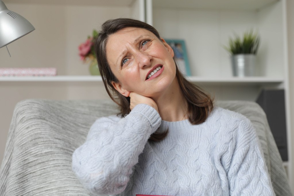 Pérdida de masa muscular durante la menopausia: causas, síntomas y cómo prevenirla según un experto