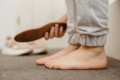 Una podóloga nos explica cómo puede afectar realmente el tener los pies planos