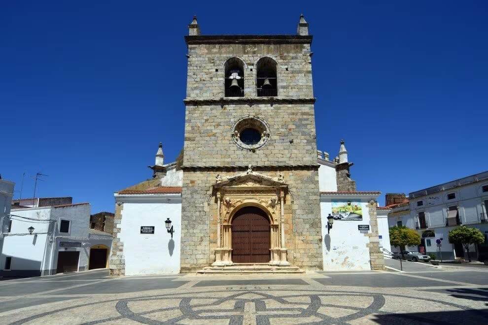 Iglesia de María Magdalena y Plaza Madalena de Olivenza - iStock. M.Torres.