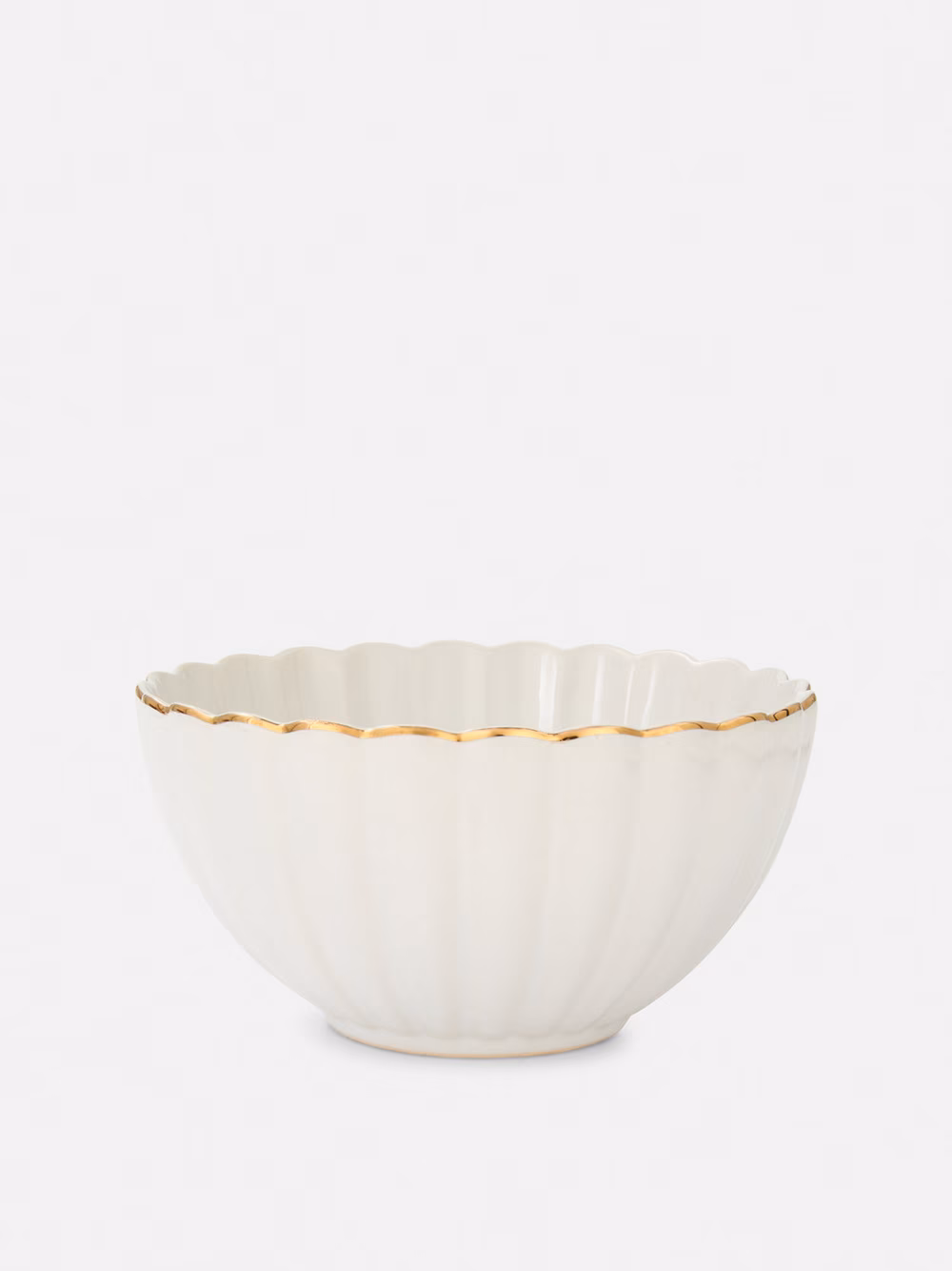 Primark apuesta por la vajilla blanca que nuestras abuelas pusieron de moda: es barata y elegante para las cenas de Navidad