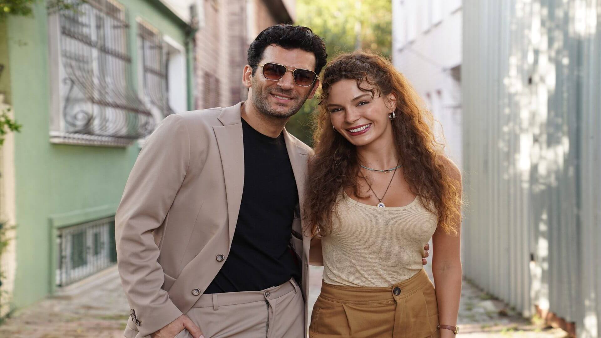 Gizli Bahçe con Ebru Şahin y Murat Yildirim