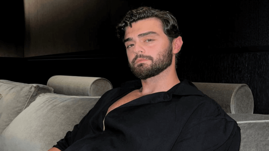 Yigit Koçak, actor de Hermanos.