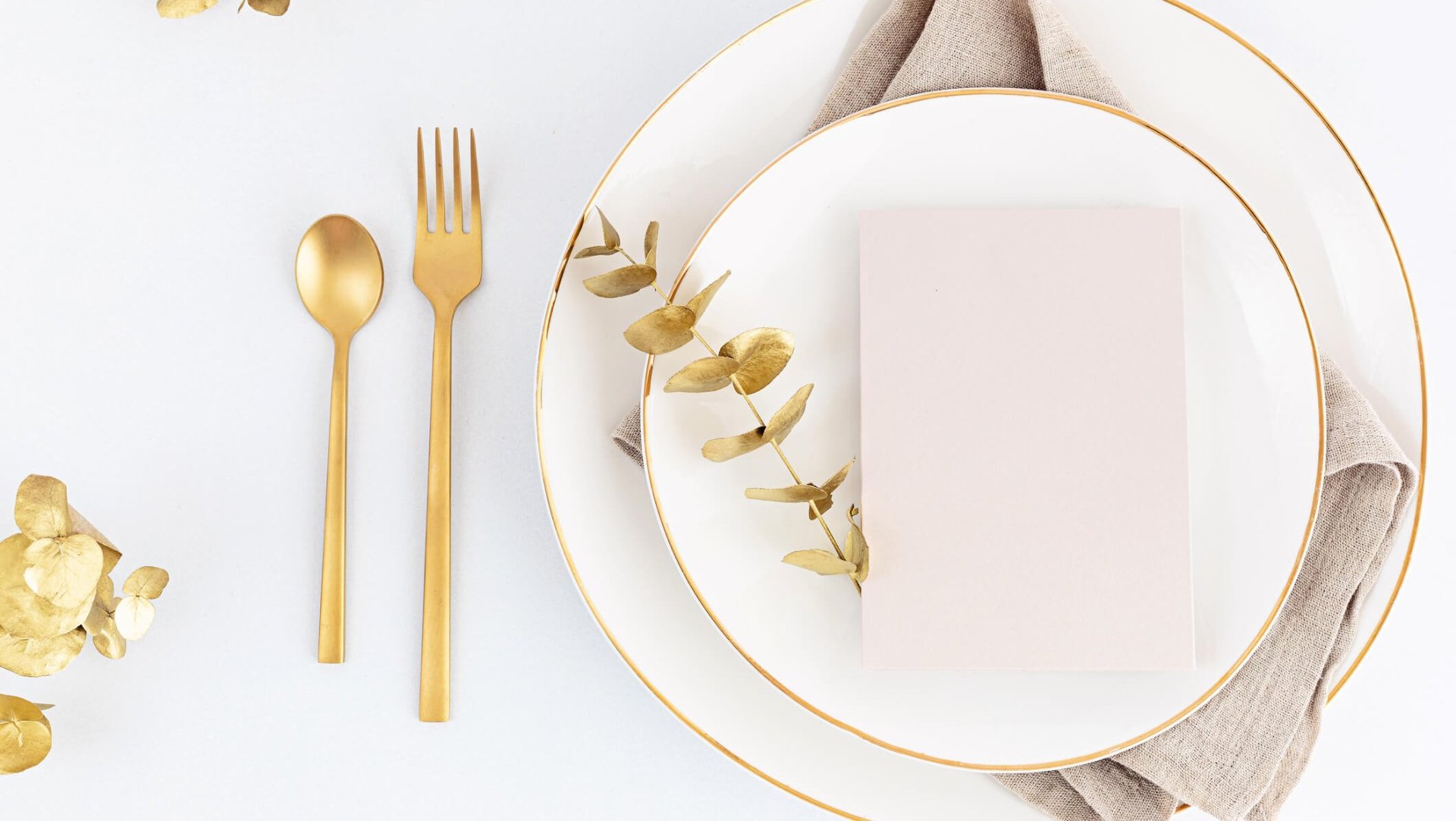 Primark tiene la vajilla blanca que nuestras abuelas pusieron de moda: cuesta poco más de 5 euros el plato y es elegante para las cenas de Navidad