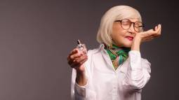 Mercadona tiene un clon por 8 euros de uno de los perfumes que más arrasan entre las mujeres +50 porque es femenino y huele a limpio