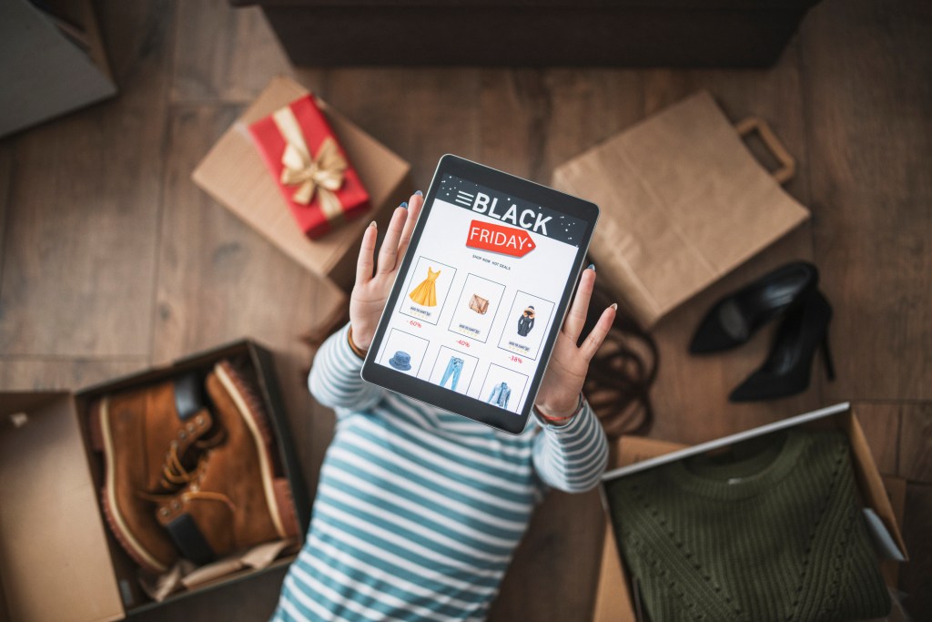 La OCU sugiere verificar y anotar precios antes del Black Friday